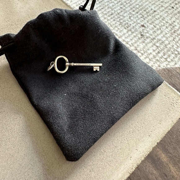TIFFANY & CO KEY 🔑 - Picture 3 of 5